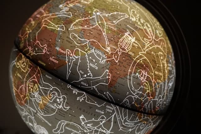 Хороскоп за 2025 – годината за ново начало и космическите изненади